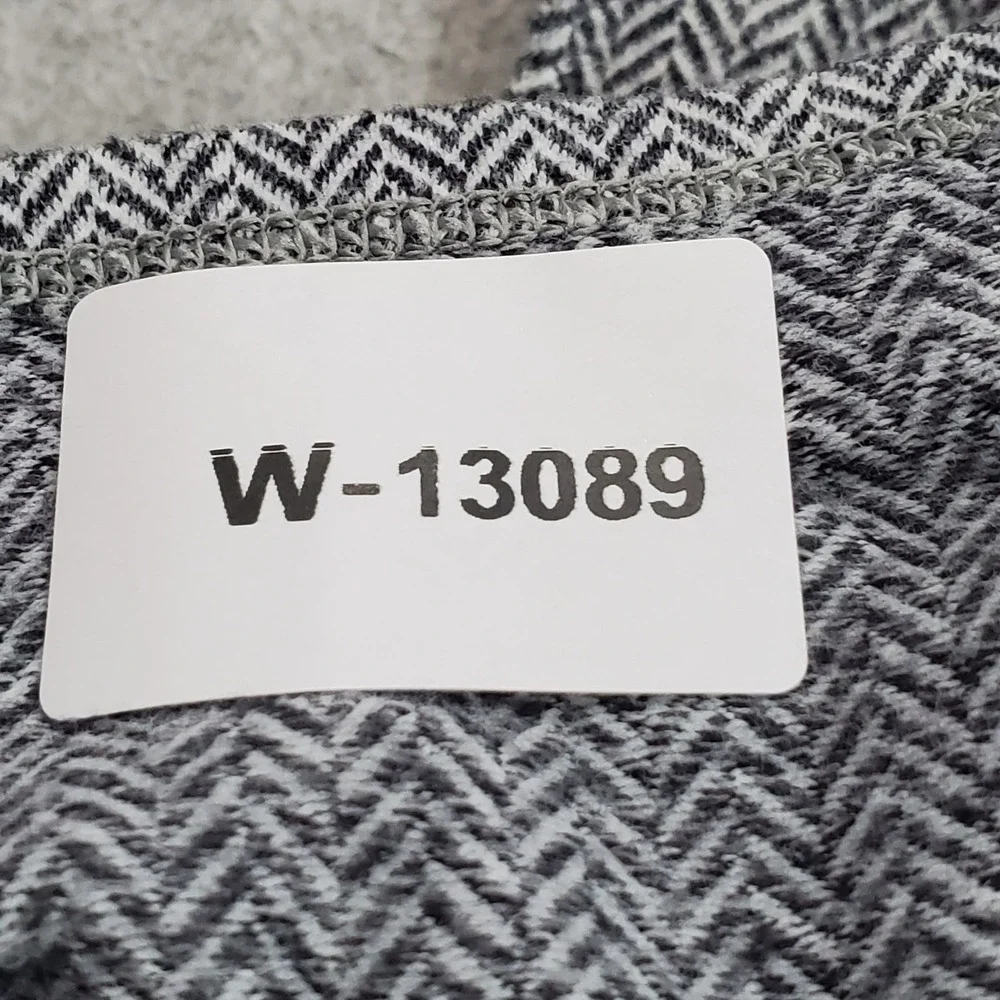 Lululemon Women Scarf OS Gray Nylon Polyester Vinyasa Herringbone Infinity Snap